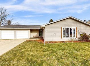 1284 Echo Ln, Green Bay, WI 54304
