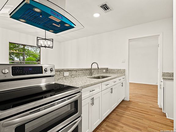3rd image of 6111 W Millbank Drive