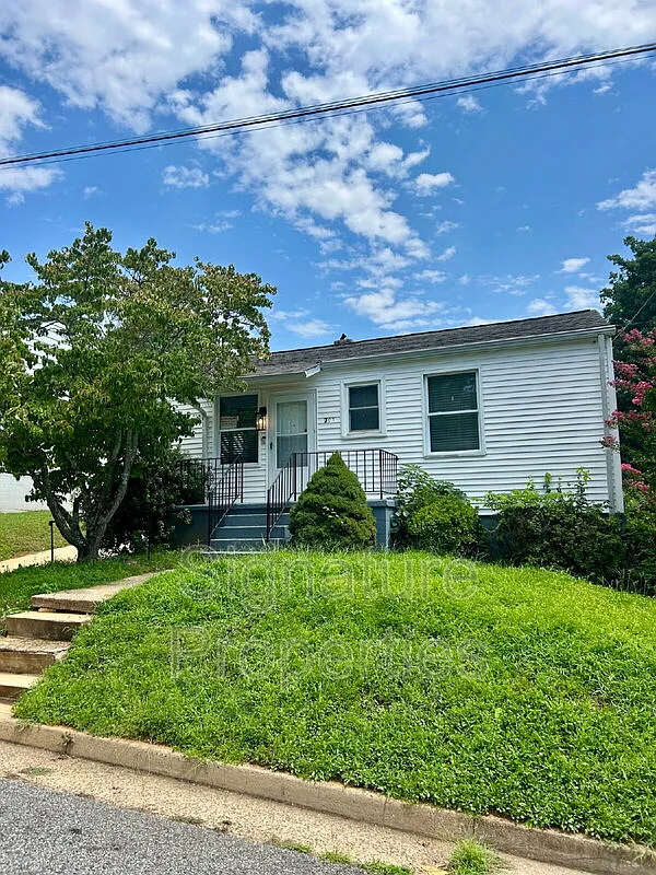2 bed, 1.0 bath, 726 sqft, $1,150 — Photo 1