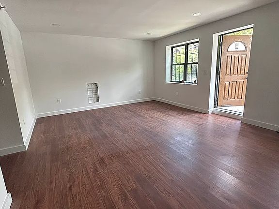 3rd image of 2350 W 11th St #101