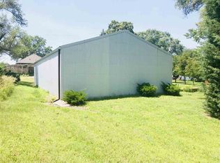 907 G St, Fairbury, NE 68352