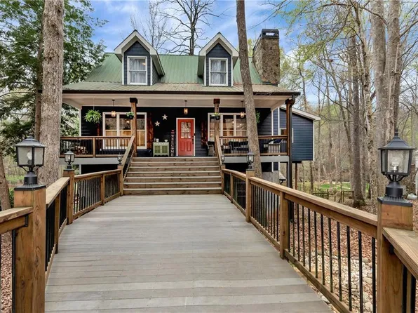 1060 Golden Ave, Dahlonega, GA 30533