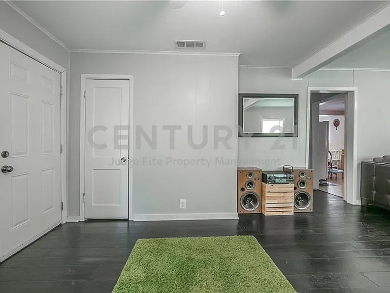 206 Renfro St — Photo 3
