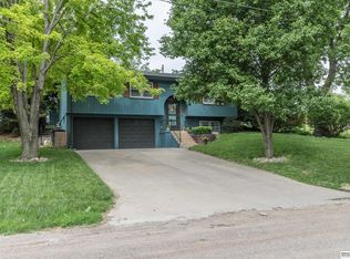 5824 S 52nd St, Omaha, NE 68117