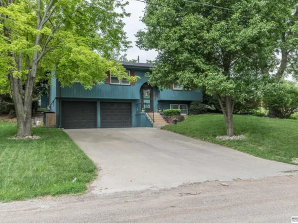 5824 S 52nd St, Omaha, NE 68117