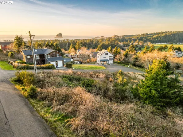 1404 Riverview Dr, Pacific City, OR 97135