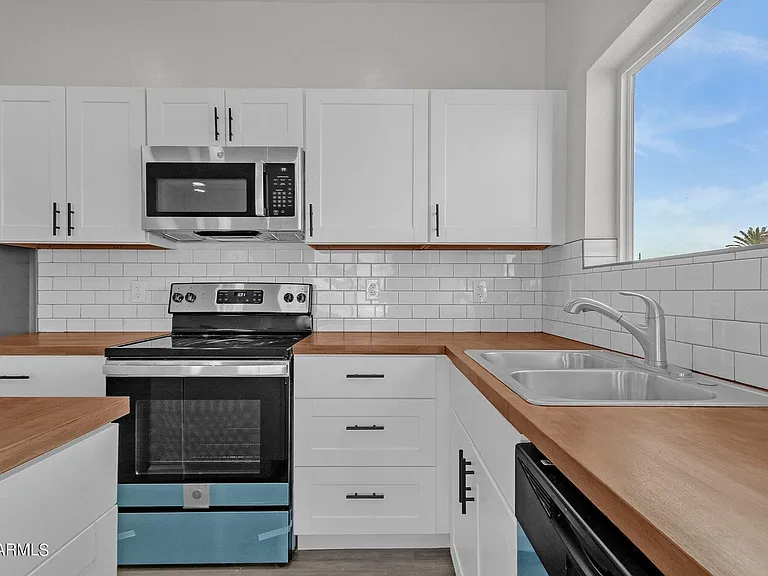 220 4th Ave E #2 — Photo 5