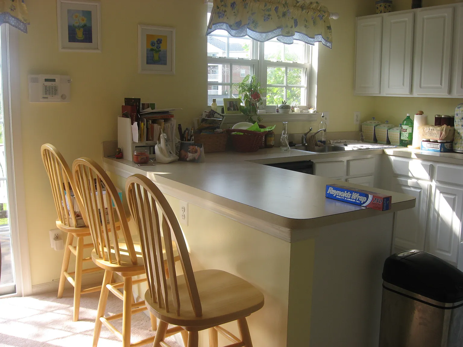 1 bed, 1800 sqft, $900 — Photo 1