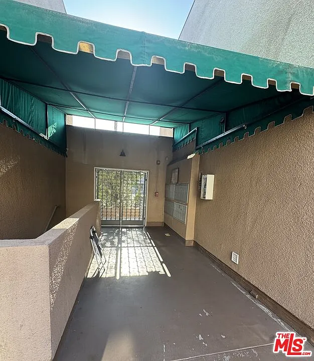 2 bed, 2.0 bath, 965 sqft, $2,650 — Photo 2