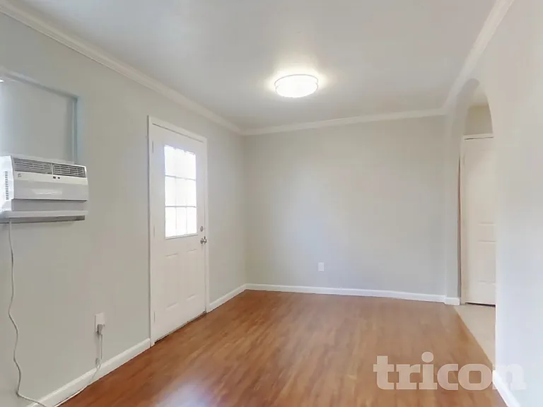 2754 Mayfair Ave — Photo 5