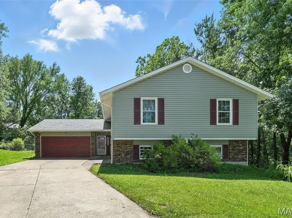 2 Last Chance Ct, Saint Peters, MO 63376