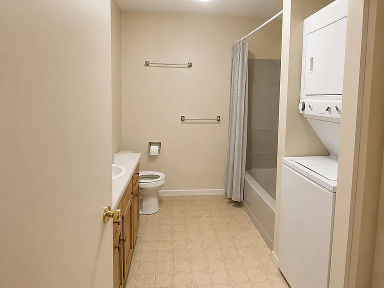 165 E Bridge St #3 — Photo 4