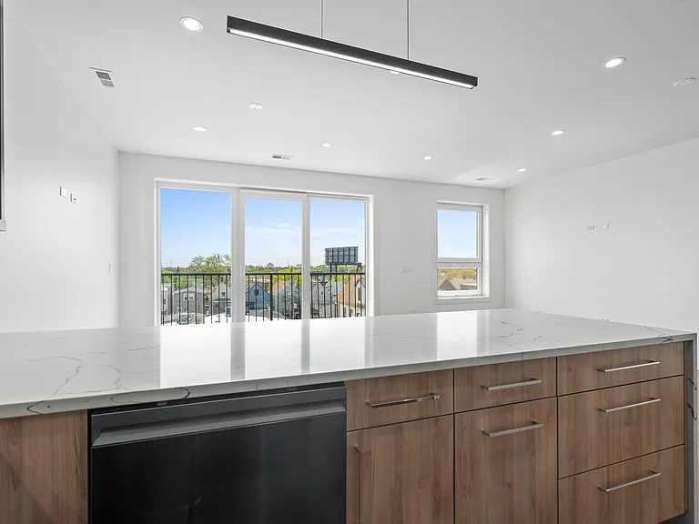3008 W Belmont Ave #3 — Photo 6