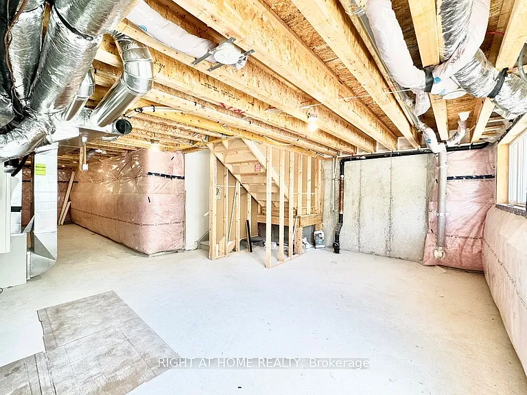 16 Blue Forest Cres — Photo 22