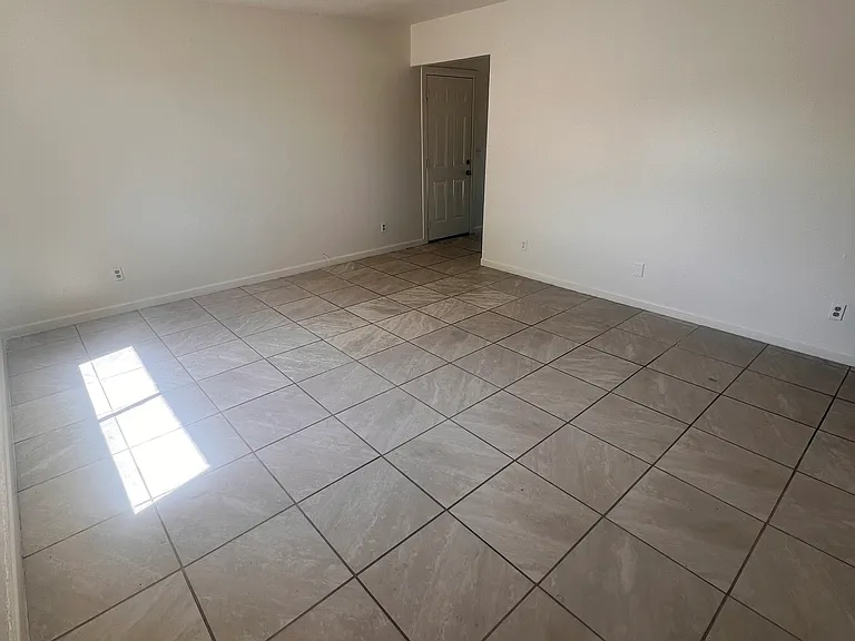 3639 S Yukon Pl — Photo 4