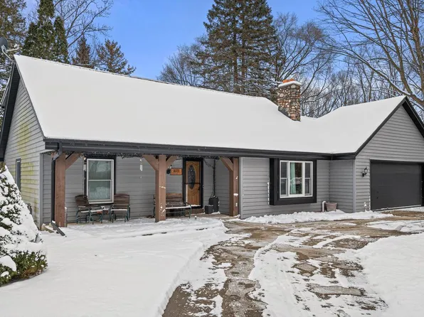 W220N2612 Maplewood LANE, Waukesha, WI 53186