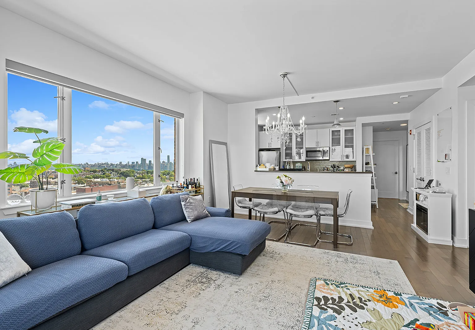 2 bed, 1048 sqft, $3,900 — Photo 2