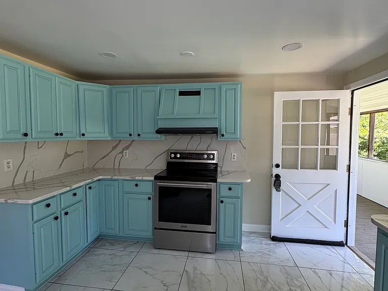 2427 Wythe Ave — Photo 12