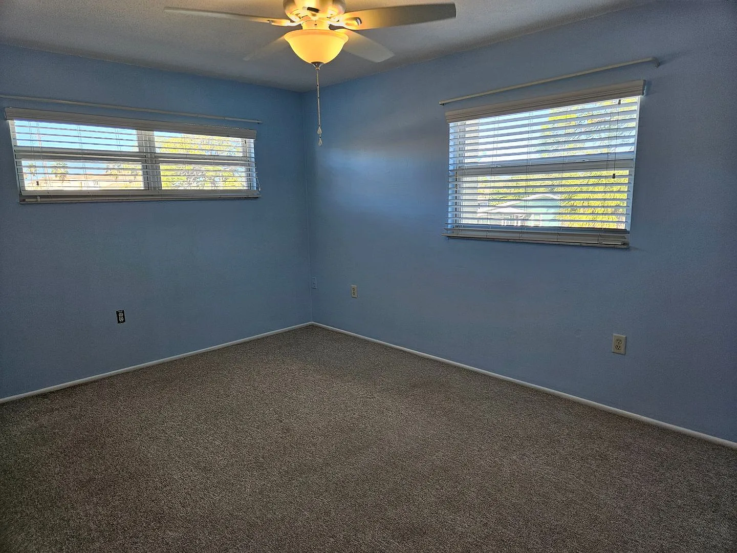 Annual Unfurnished 2nd Floor Condo For Rent on Venice Island! — Photo 3