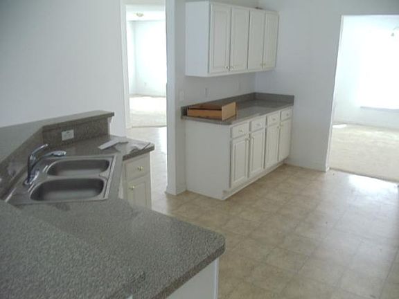 4th image of 626 SW Granadeer St