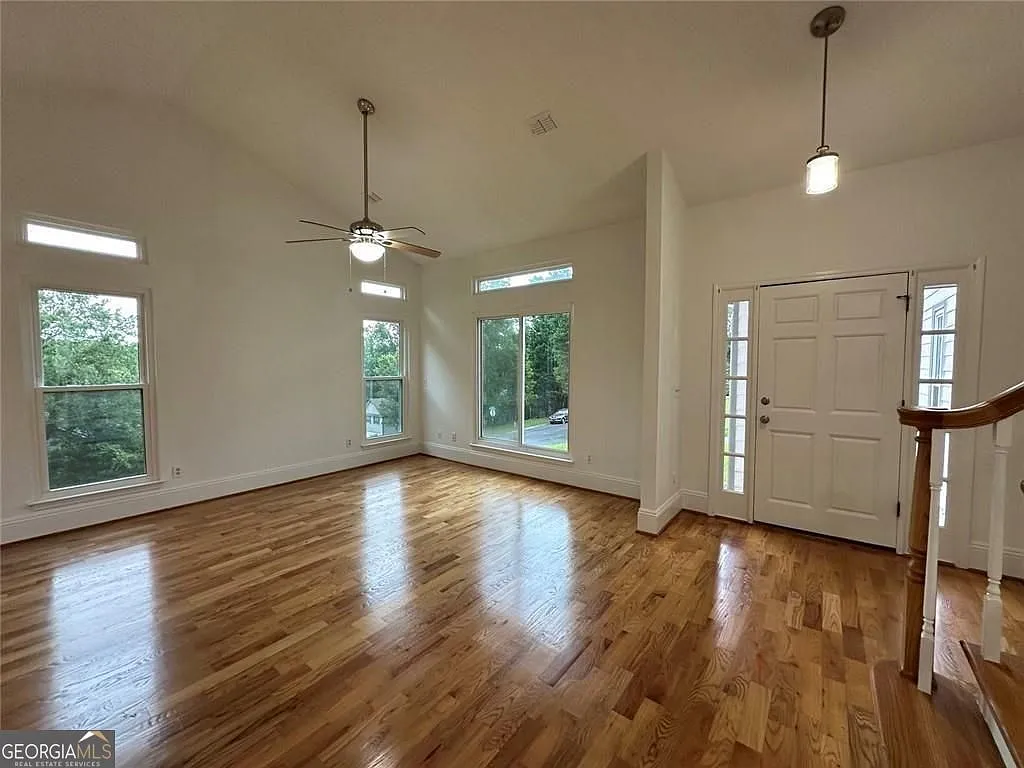 3 bed, 2.5 bath, 1746 sqft, $2,500 — Photo 4