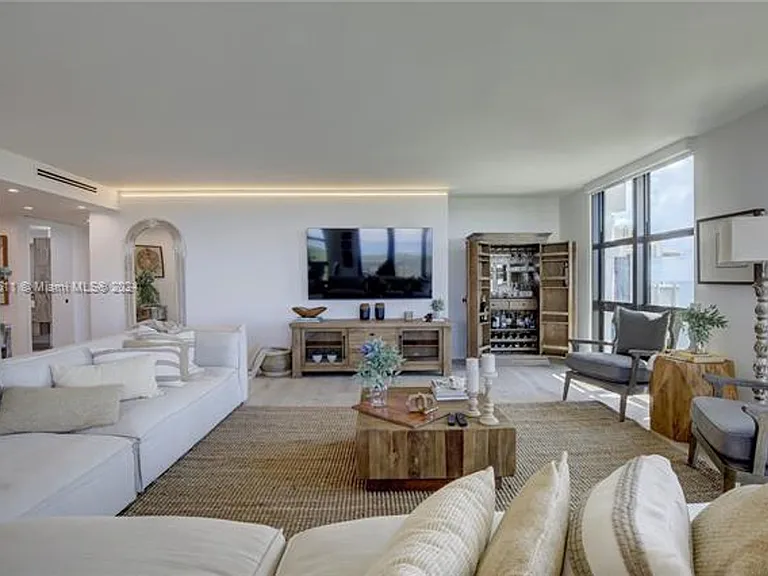 1121 Crandon Blvd #D1201 — Photo 9