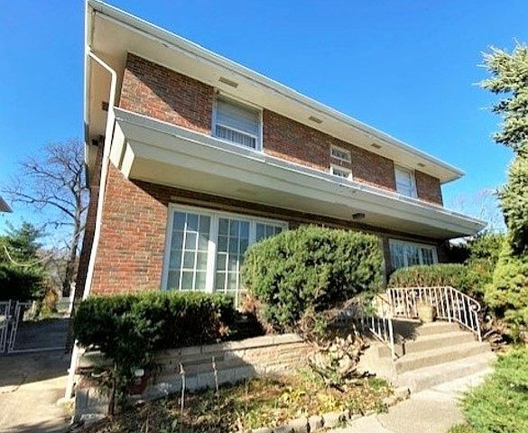 1st image of 9730 S Longwood Dr