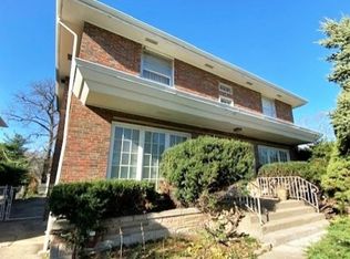 9730 S Longwood Dr, Chicago, IL 60643