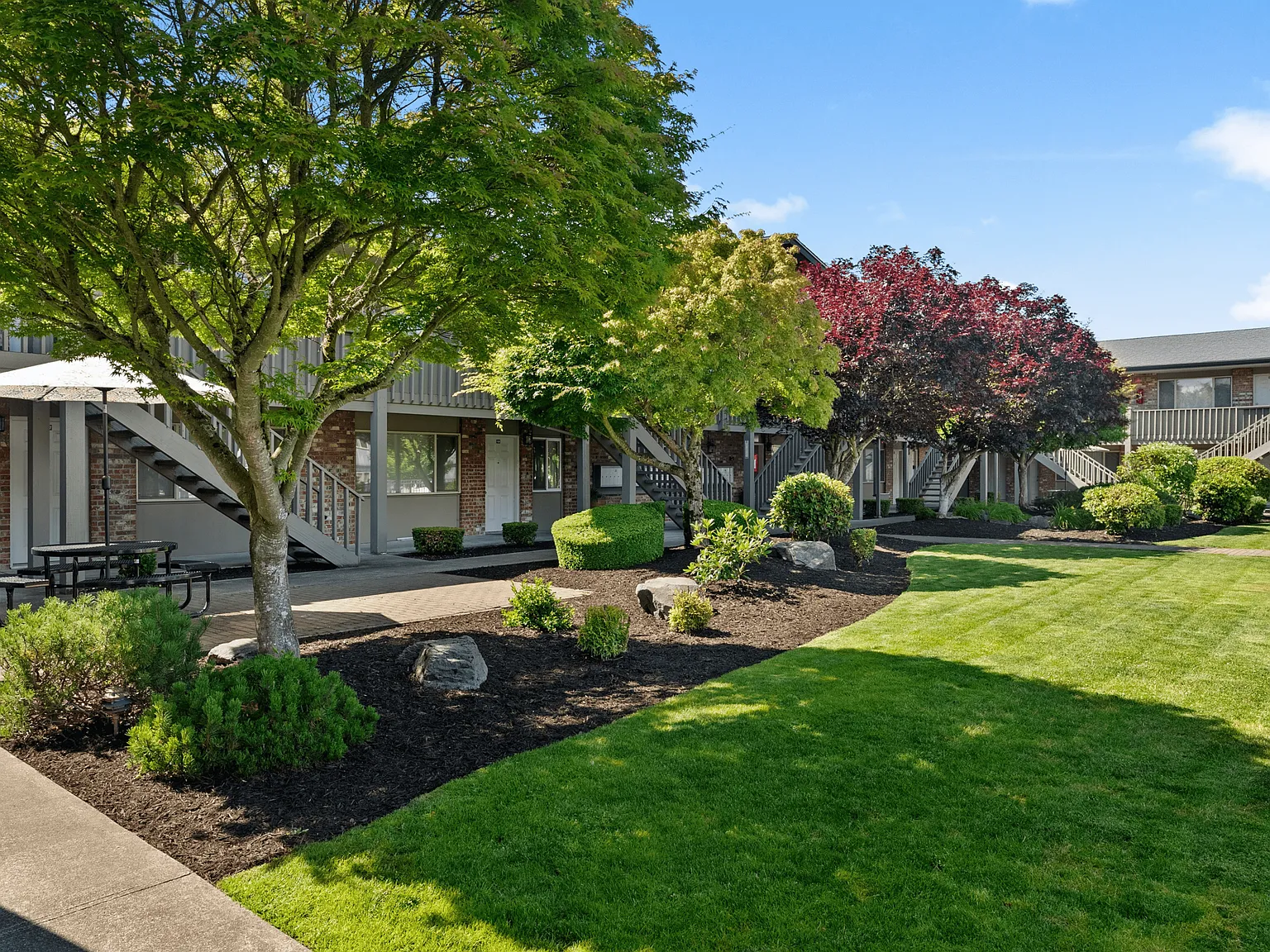 Highland Court Apartments — Photo 2