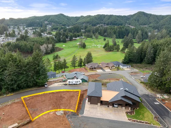 611 Hulton Way, Reedsport, OR 97467