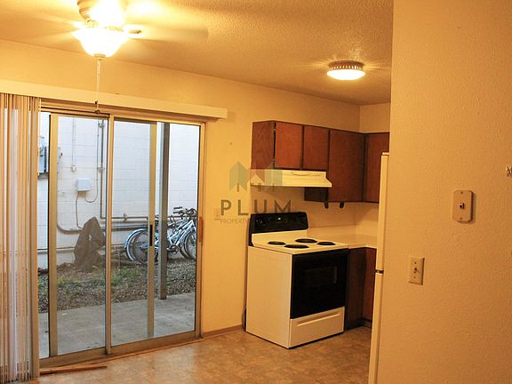 5th image of 428 S 2nd St W APT 1