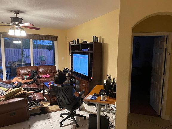 5th image of 1575 NW 168th Ave