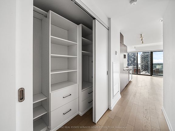 4th image of 60 Colborne St #2003