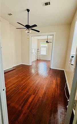 2nd image of 3014 Baudin St