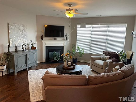 4th image of 1901 Hemlock Hill Dr