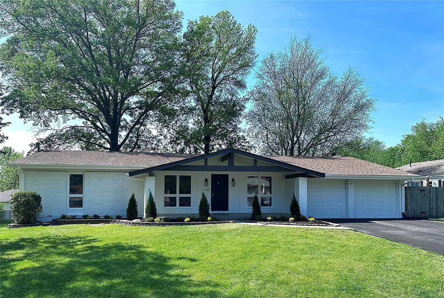 110 Windcliffe Dr photo 1