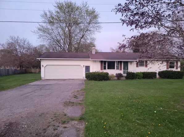623 S Main St, Chesaning, MI 48616