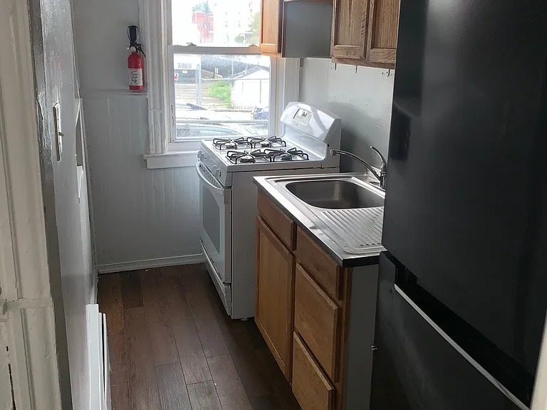 430 11th Ave #1 — Photo 3