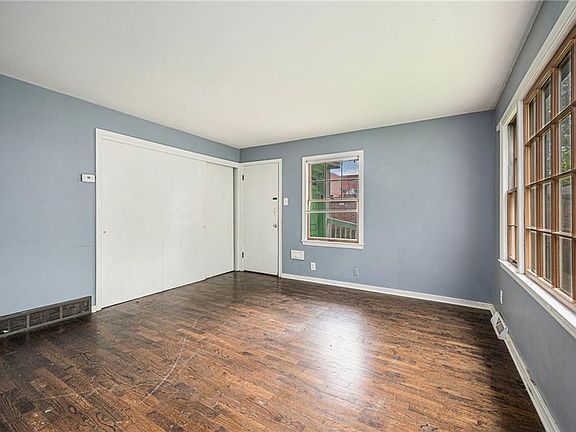 3rd image of 3823 Bell St