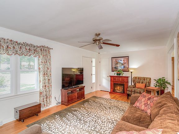 3rd image of 4813 Stafford Dr