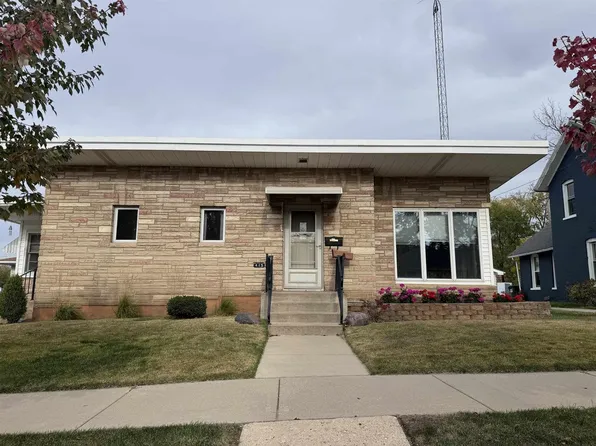 415 East Howard Street, Portage, WI 53901