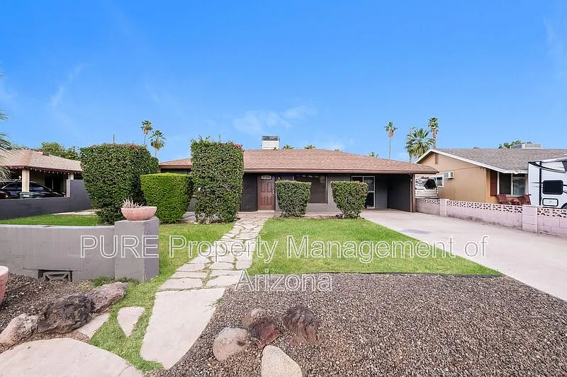 4 bed, 2.0 bath, 1956 sqft, $2,995 — Photo 4