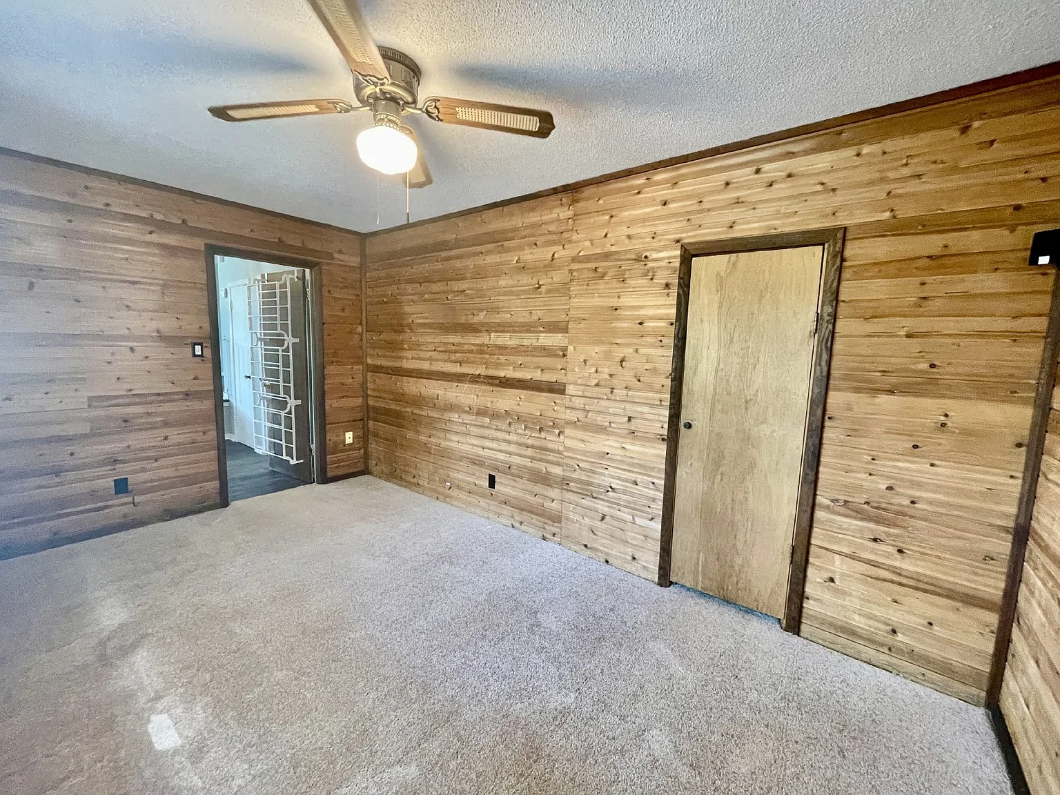 4 bed, 2.5 bath, 1974 sqft, $1,800 — Photo 4