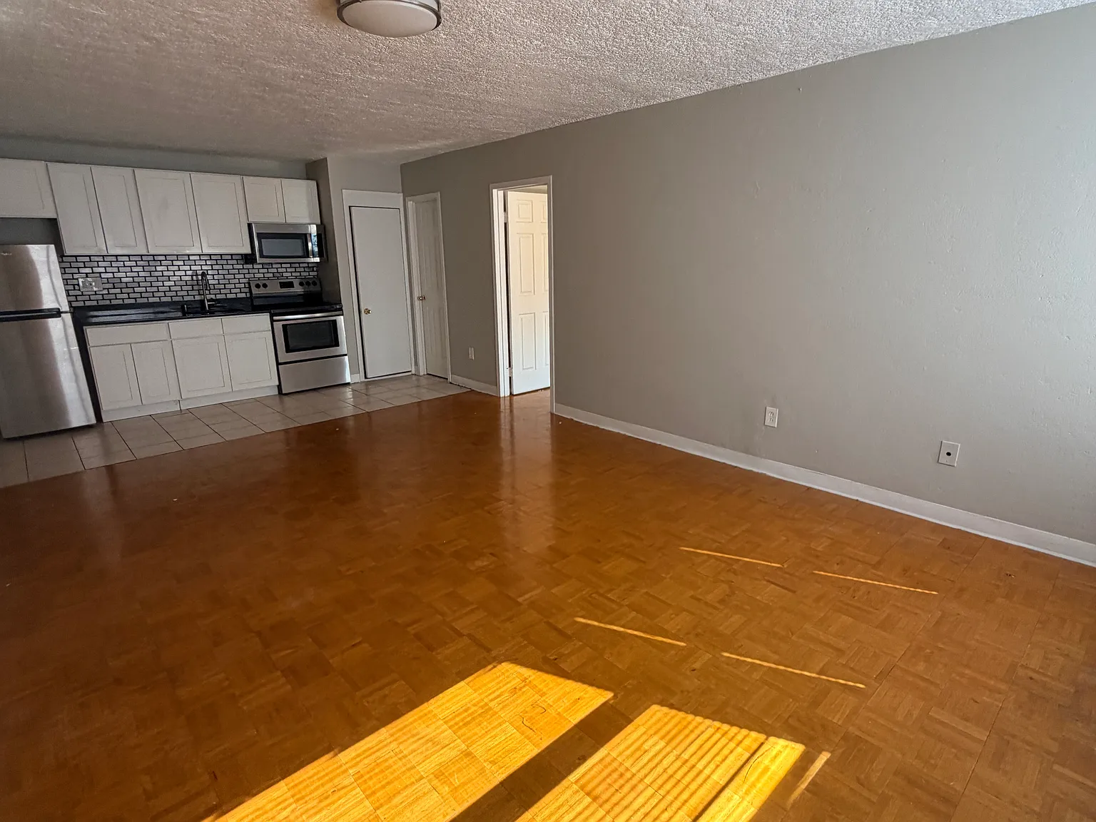 31 Austin St — Photo 3