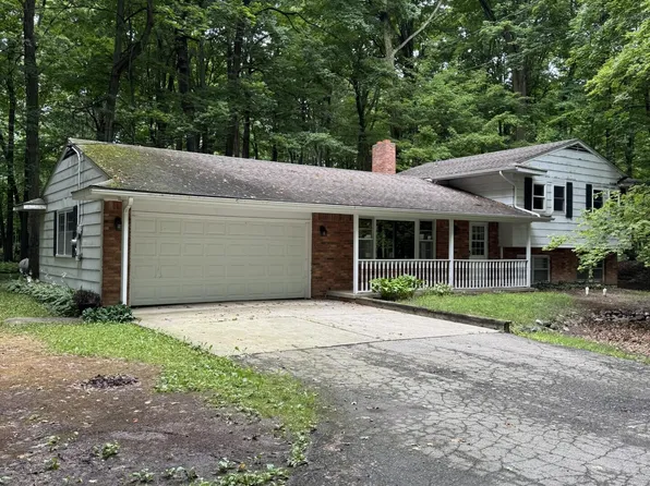 13752 Forest Hill Rd, Grand Ledge, MI 48837