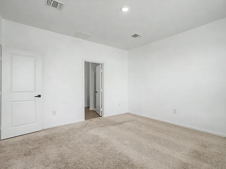 511 Louis Ln — Photo 18