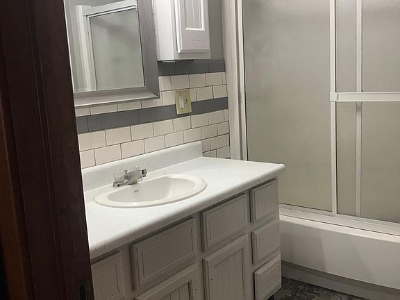 5th image of 4023 Van Buren St