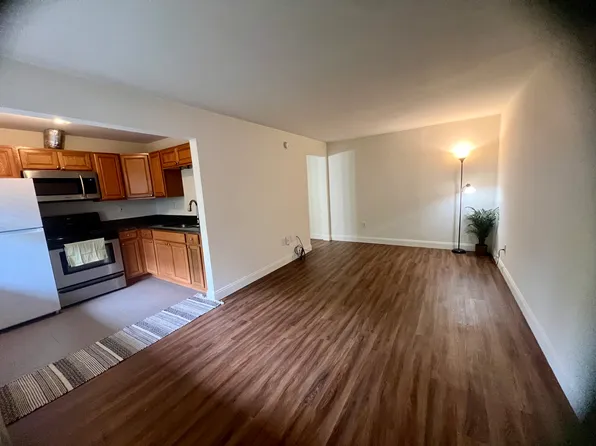 3001 NW 14th St APT 8, Gainesville, FL 32605