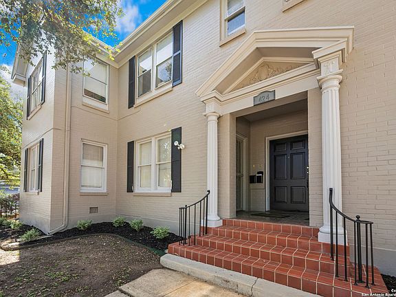 3rd image of 424 E ASHBY PL