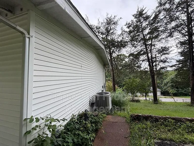 63 Patricia Pl — Photo 4